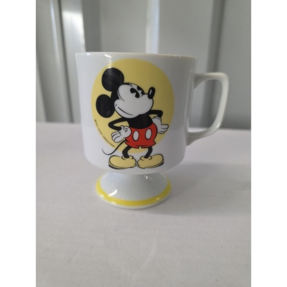 Walt Disney Mickey Mouse Footed Pedestal Coffee Mug Cup Vintage 1970's Yellow